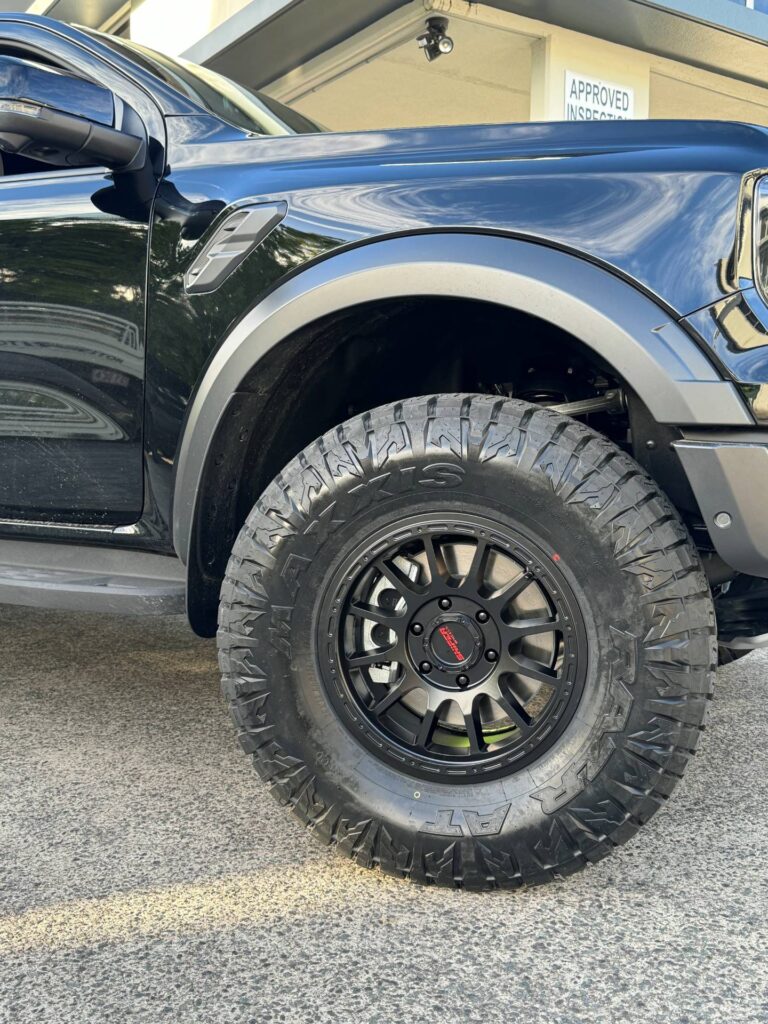 Ford Ranger Sniper Maxxis Razor AT811