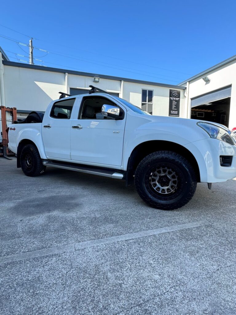 Isuzu Dmax Roh Assault Falken Wild Peak.