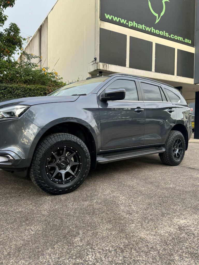 Isuzu MUX Roh Trophy Hankook