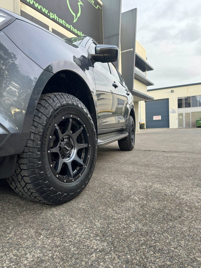 Isuzu MUX Roh Trophy Hankook