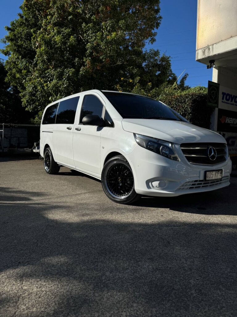 Mercedes Vito Simmons OM1