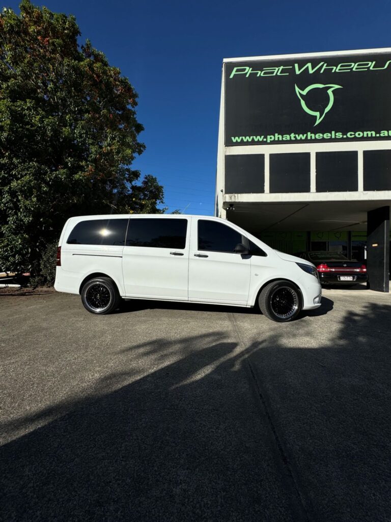 Mercedes Vito Simmons OM1