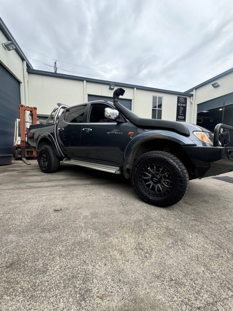 Mitsubishi Triton Roh Raid Falken Wild Peak